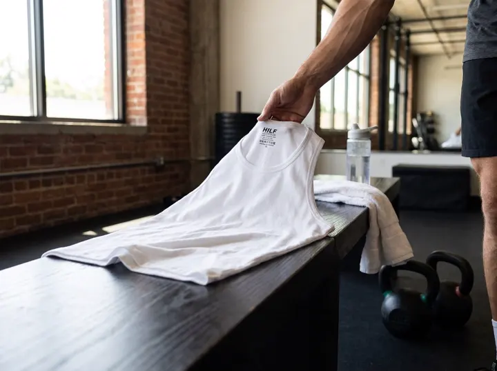 Foto de produto gerada por IA: camiseta de academia